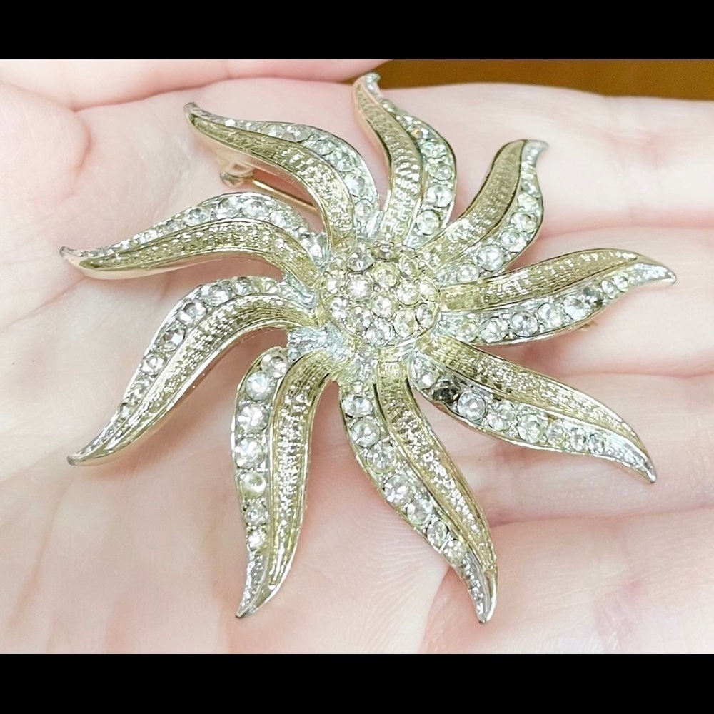 Huge vintage Kramer silver tone rhinestone Star costume brooch - Picture 3 of 6